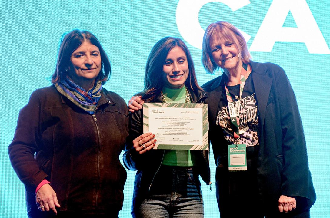 Ganadoras del concurso de pósters científicos sobre cannabis en la premiación de Expo Cannabis 2024
